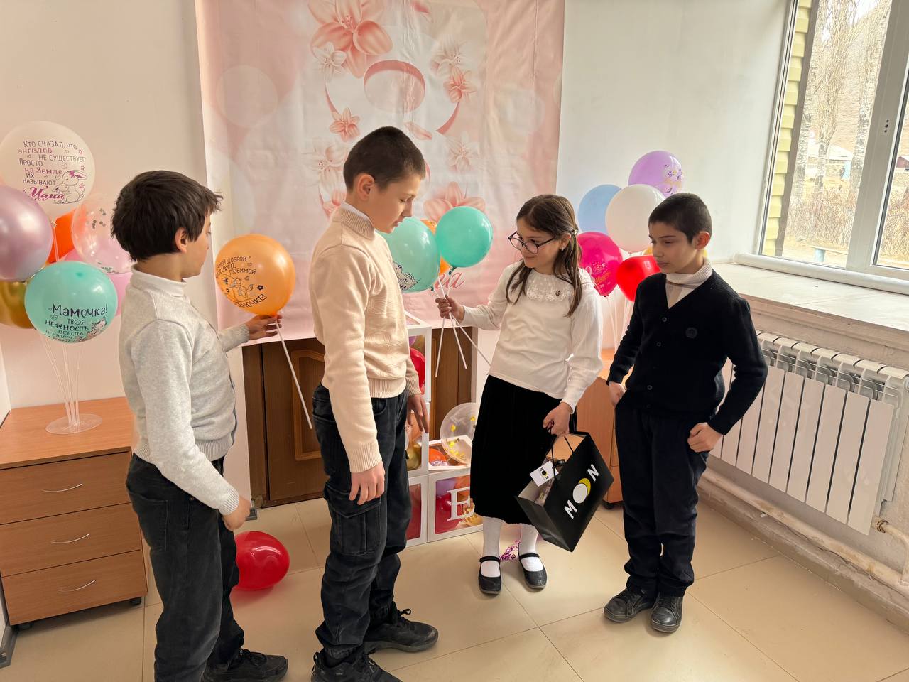 Праздничный концерт, посвященный Международному Женскому дню..